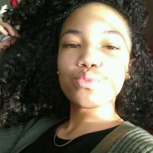 Meet your Posher, Amara